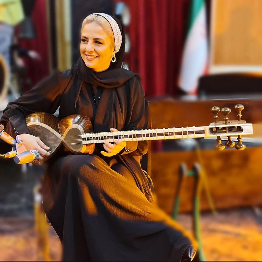 دیبا دباغیان 