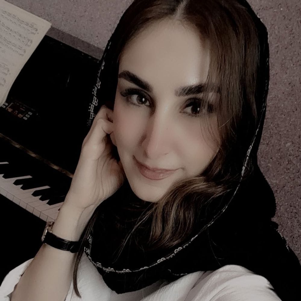 زینب احمدی