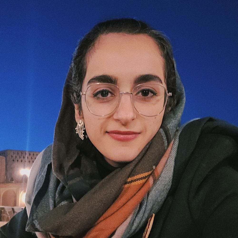 مریم منوچهری 