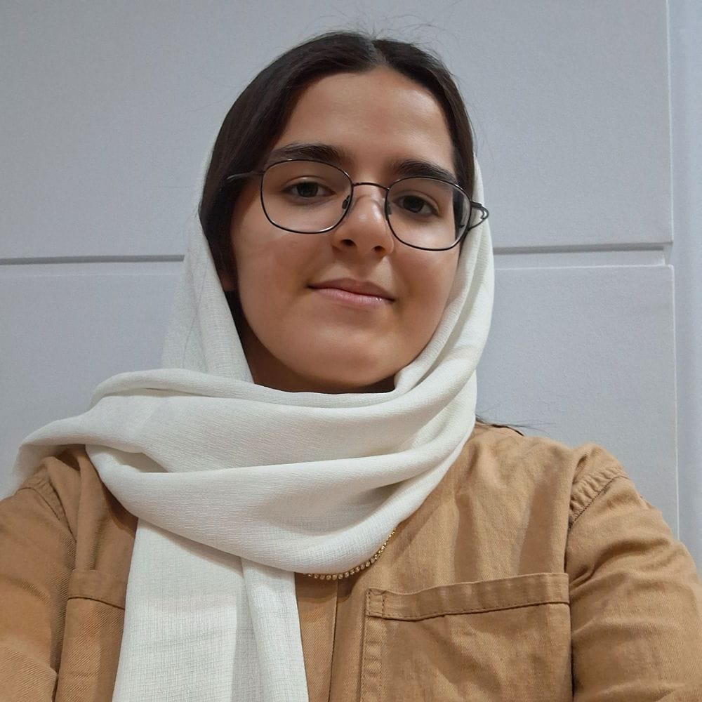 آوین سعیدی نیا